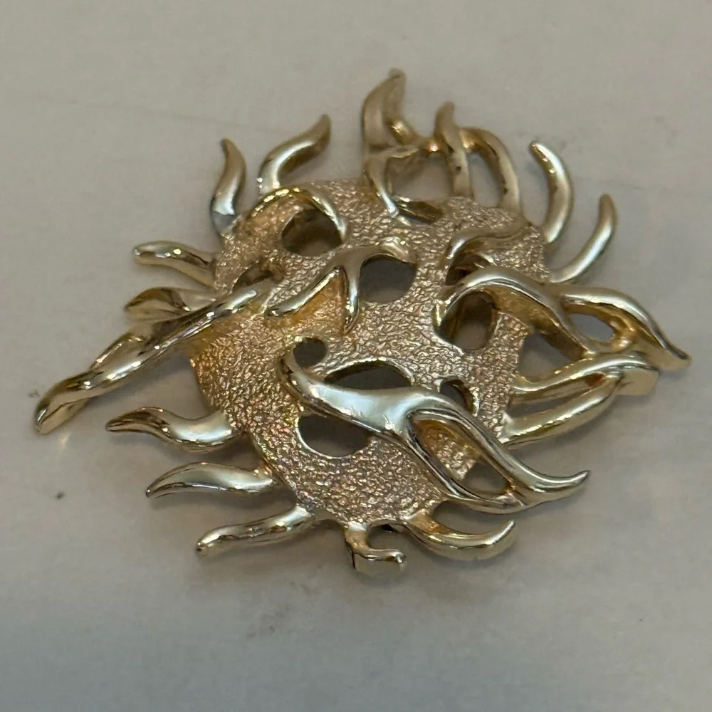 Vtg 70s Sarah Coventry Sea Urchin Brooch Pin‎ Gold Tone Metal Mixed Texture 3-D